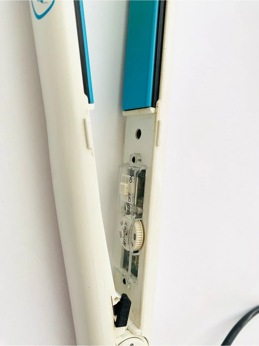 Hai Hot Tunes MP3 Nano Player 1 Inch Ceramic Straightener Hair Styling Flat Iron
